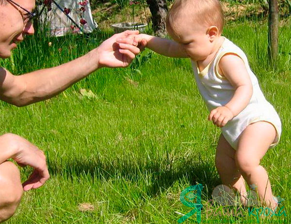 peur de l'enfant de marcher seul sans main