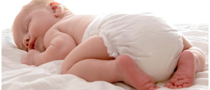 nouveau-né dans la couche