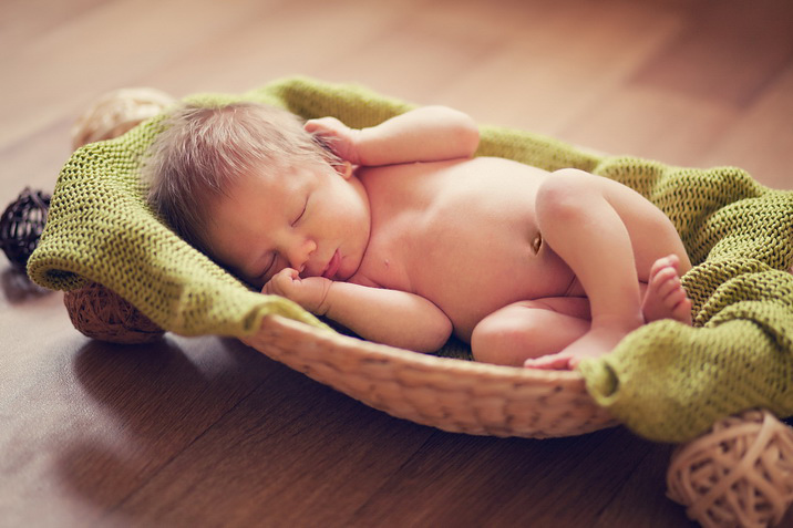 novorozhdenny`i`-spit