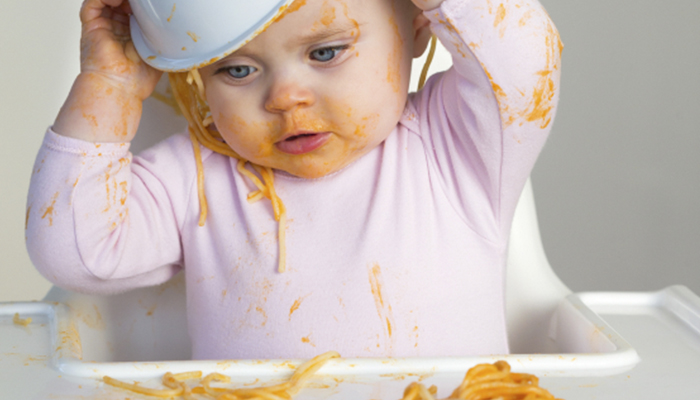 kak-nauchit-rebenka-est-lozhkoi-samostoiatelno