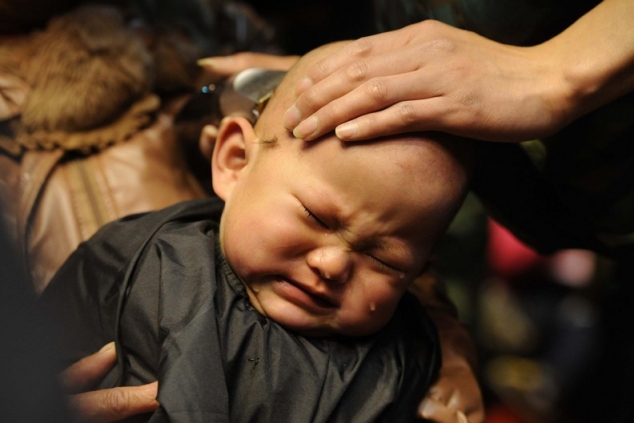 s'il faut couper la tête chauve de l'enfant par an