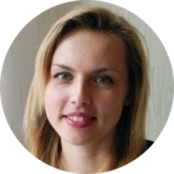 Enseignante-psychologue Olga Tkachuk Lire sur Child BY: https://rebenok.by/articles/stature/psycho/26316-travlya-v-shkole.html