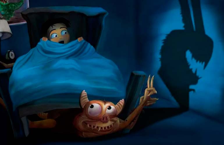 grand-mère raconte à un enfant des histoires terribles