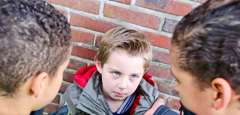 enfant victime d'intimidation à l'école