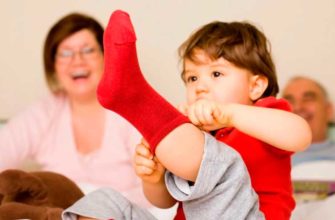 apprendre à bébé à s'habiller